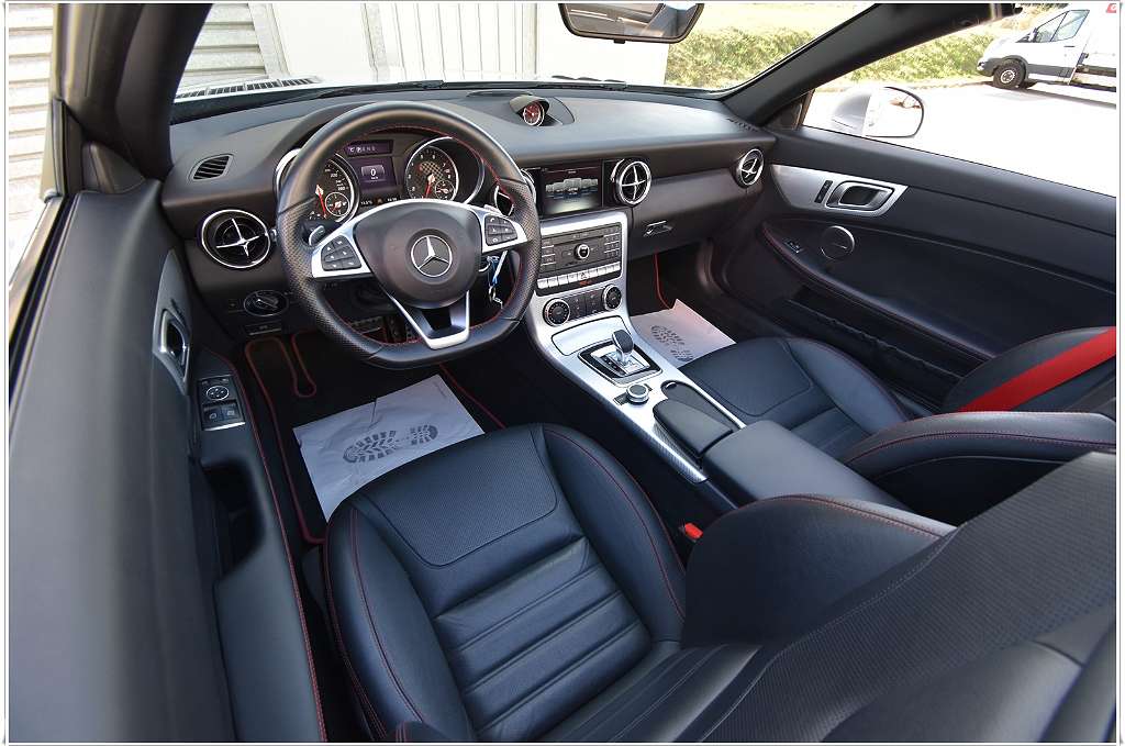 Mercedes Benz SLC Klasse SLC 180 Aut AMG Line Mit Nur 25 000KM Cabrio