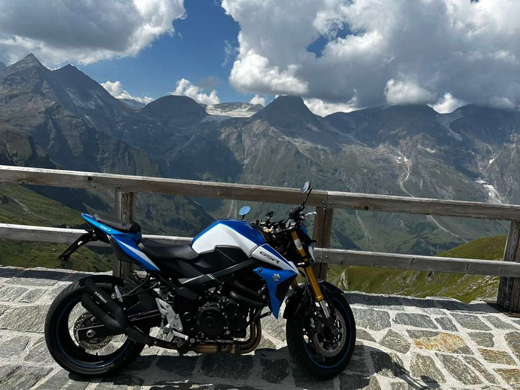 Suzuki GSR 750 Naked Bike Willhaben