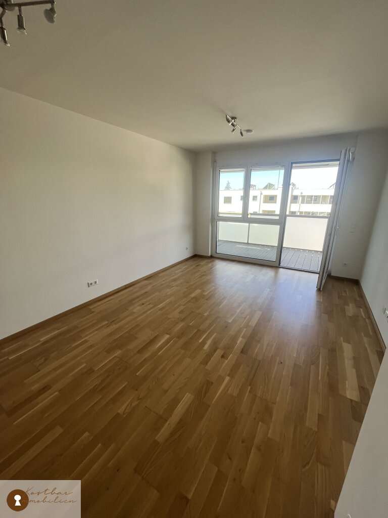 Sonnige moderne Wohnung mit Großen Balkon und Tiefgarage im Herzen St