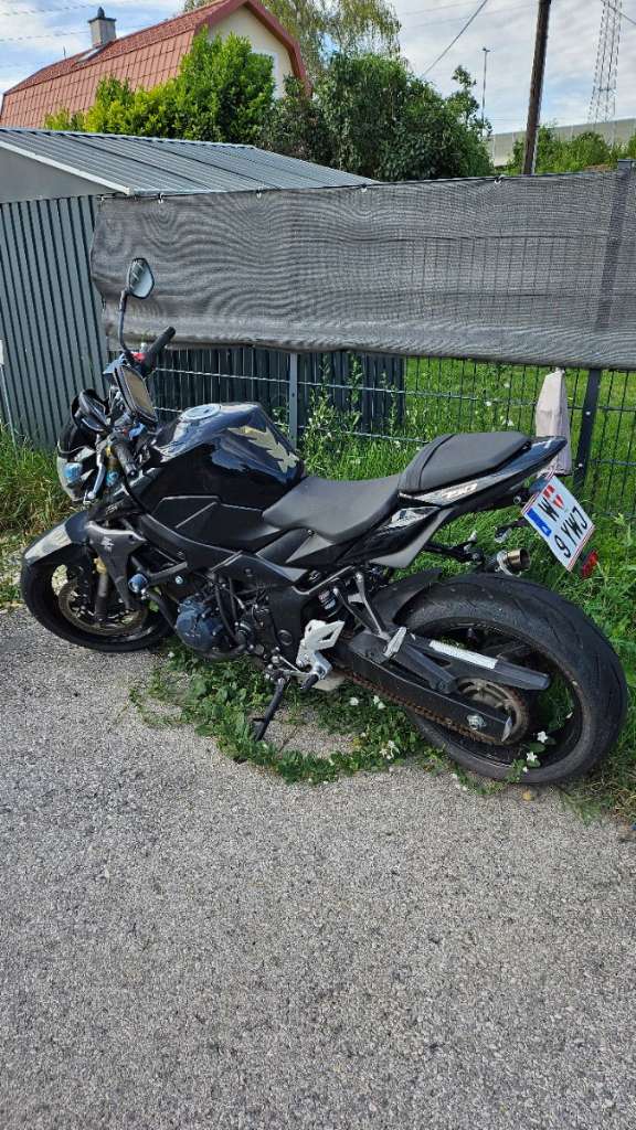 Suzuki GSR 750 Naked Bike Willhaben