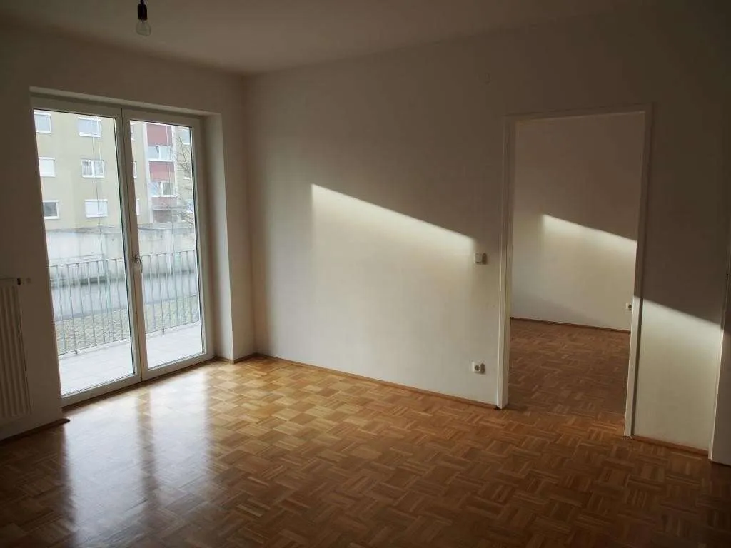 Charmante 3-Zimmer Erdgeschosswohnung - Loggia und Terrasse - Luftenberg - View 2