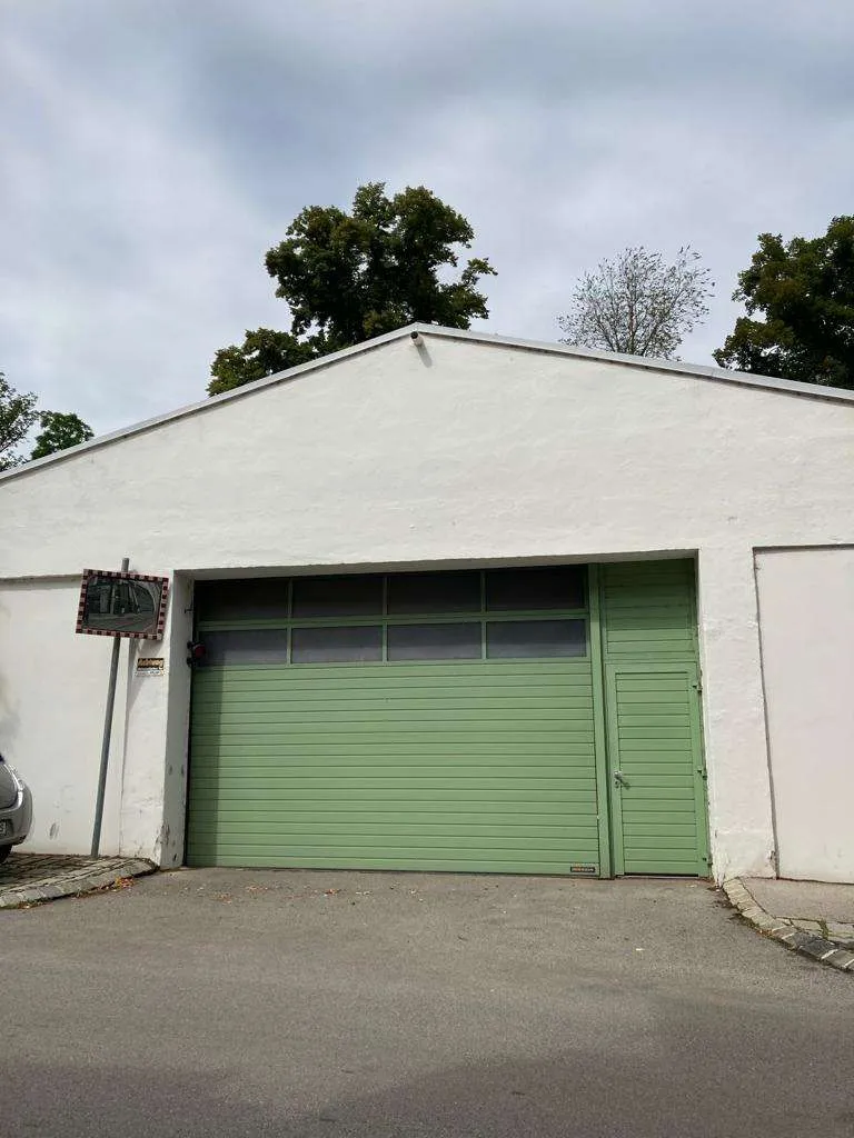 Überdachter Dauerparkplatz Nr. 12 in zentraler Lage zu vermieten - Ansicht 2