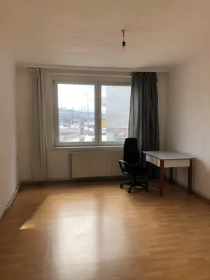Lustige WG sucht netten Mitbewohner nur männlich und nur Studenten.