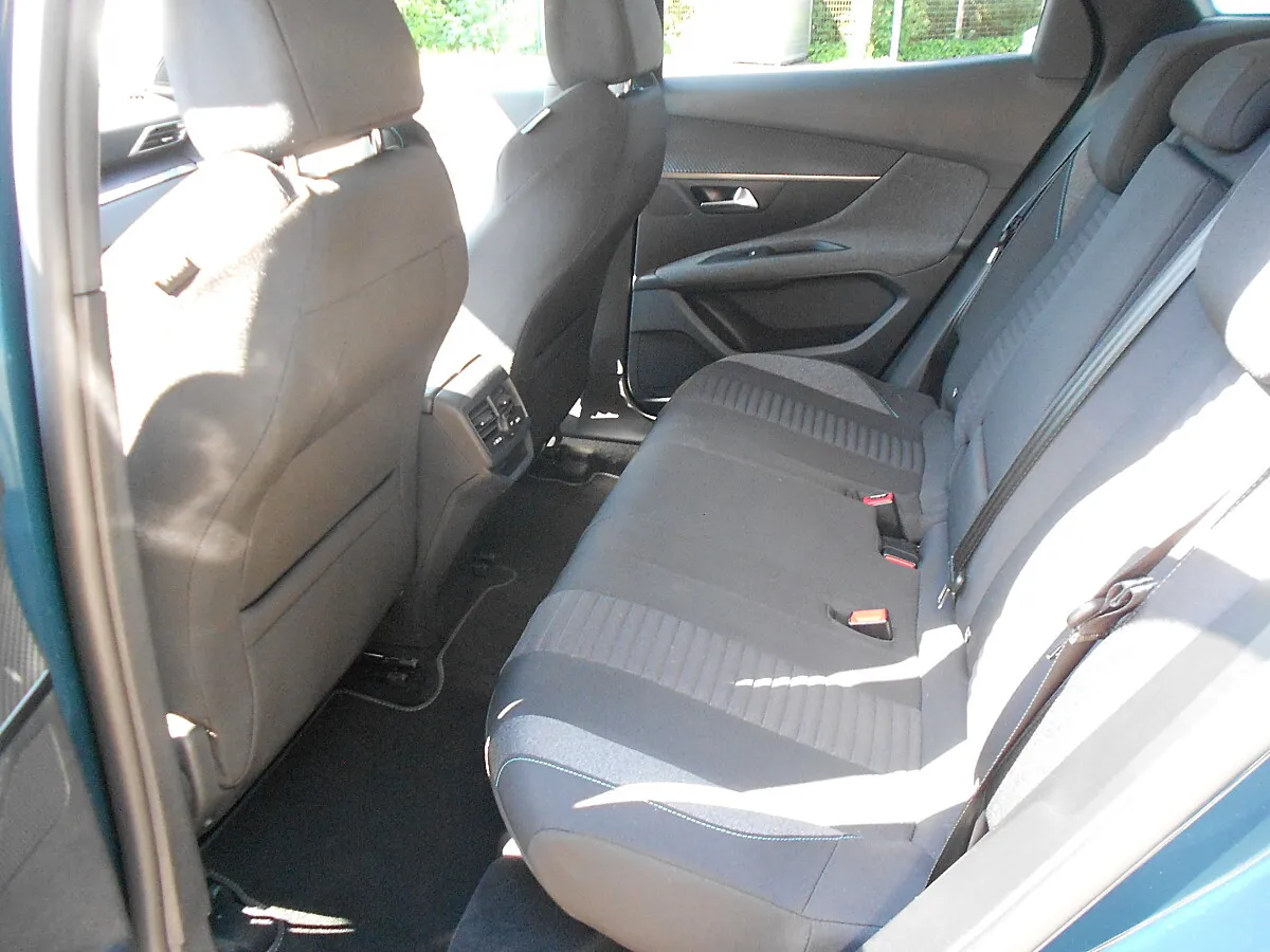 Peugeot 3008 1.2 PureTech 130 Style (EURO 6d) – Bild 14