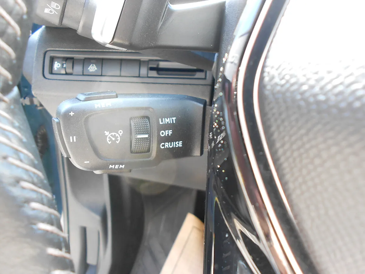 Peugeot 3008 1.2 PureTech 130 Style (EURO 6d) – Bild 10