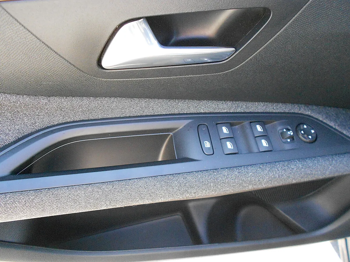 Peugeot 3008 1.2 PureTech 130 Style (EURO 6d) – Bild 12