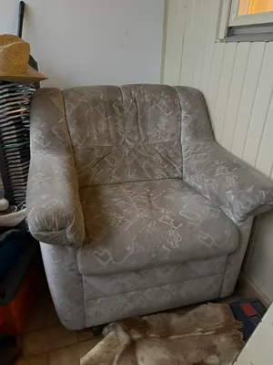 Zu verschenken: Fauteuils / Ohrensessel - Sofas / Sessel