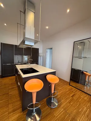 Spittelberg: Luxuriöse, voll möblierte Dachgeschosswohnung | Luxury Fully Furnished Top-Floor Apartment near MuseumsQuartier – Bild 3