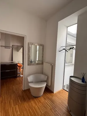 Spittelberg: Luxuriöse, voll möblierte Dachgeschosswohnung | Luxury Fully Furnished Top-Floor Apartment near MuseumsQuartier – Bild 2
