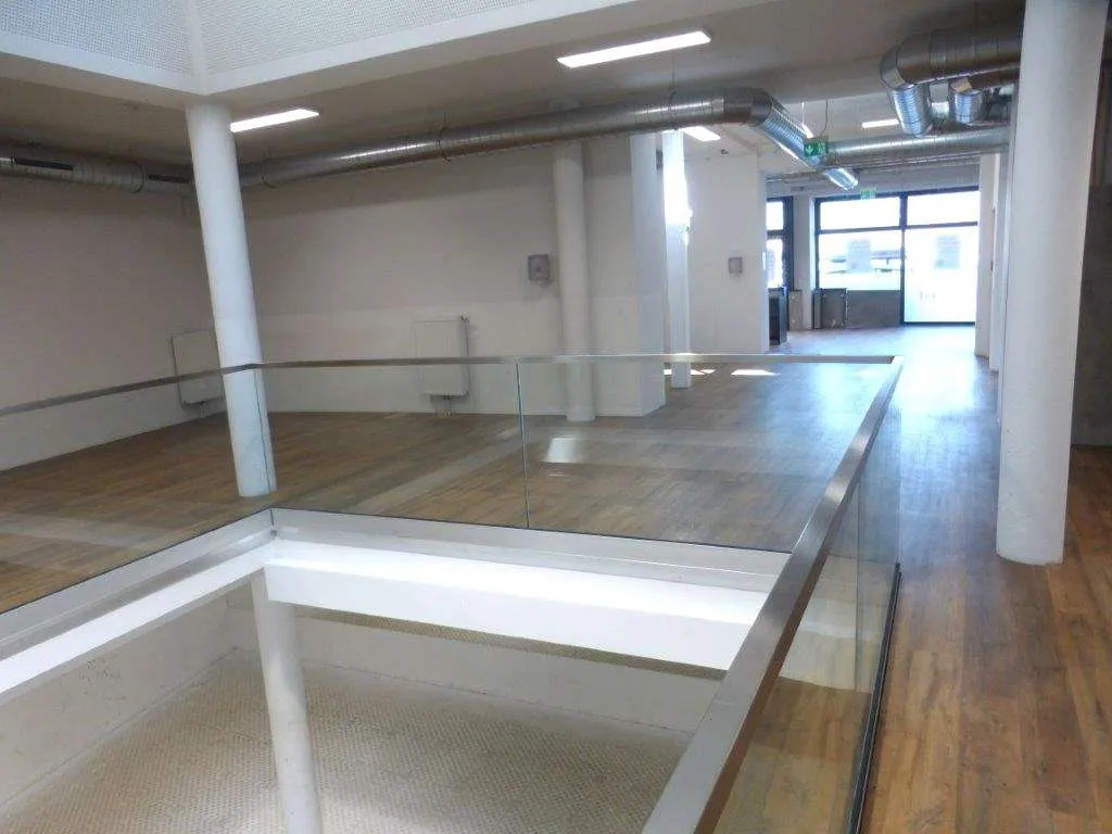 Vollklimatisierte Geschäft/ Präsentationsfläche; Fitnessstudio, direkt neben dem Hauptbahnhof, rd. 1500 m²; provisionsfrei - Ansicht 3
