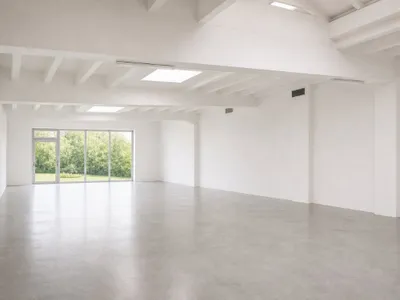 Gewerbeimmobilie mieten in Wien – 1 500 m², € 17