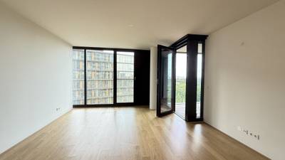 UNBEFRISTETE 3 Zimmer Neubau mit Loggia