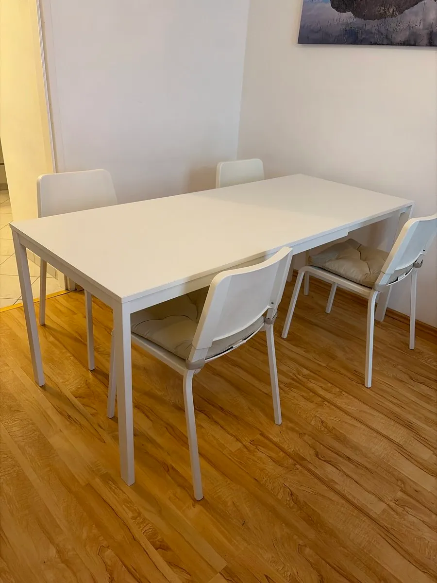 Ikea Tisch ausziehbar und 4 Stühle, € 150,- (1050 Wien)