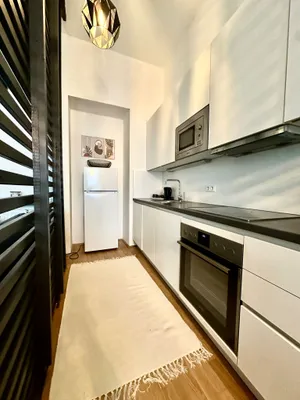 Möblierte Erdgeschosswohnung Innenhof Neubau 49m² mit Garten ab Ende August – Bild 2