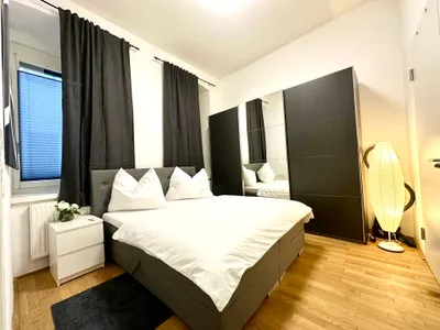 Möblierte Erdgeschosswohnung Innenhof Neubau 49m² mit Garten ab Ende August – Bild 3