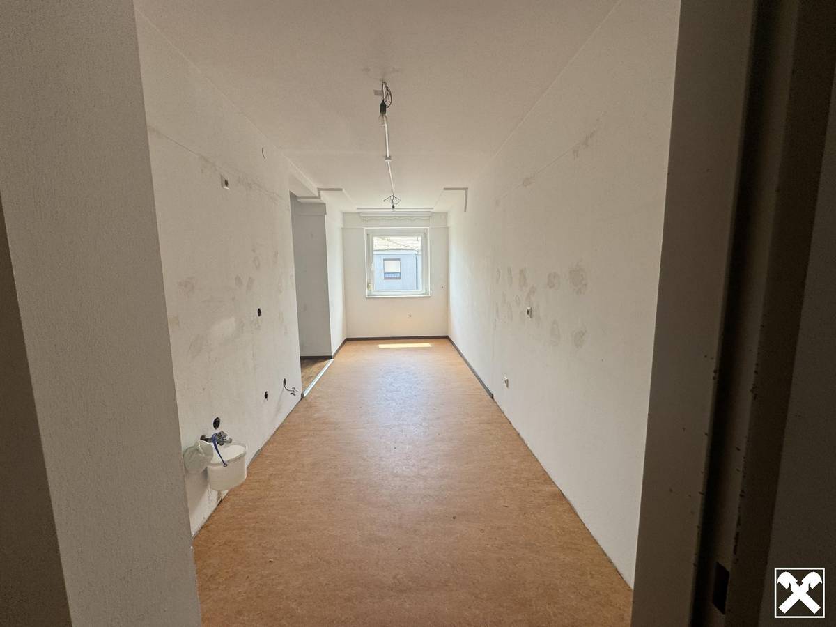 Großzügige Eigentumswohnung mit Loggia - auch zur Vermietung geeignet! - Ansicht 2