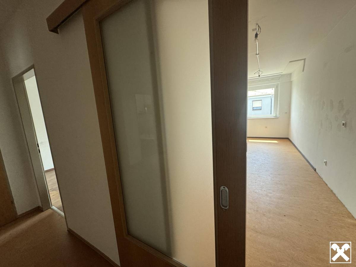 Großzügige Eigentumswohnung mit Loggia - auch zur Vermietung geeignet! - Ansicht 3