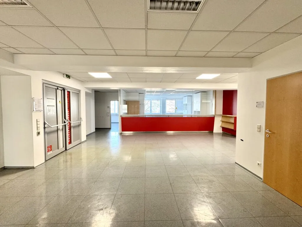 Gesamte 1. Etage in Bürogebäude bei U4 und U6! Vielfältige Möglichkeiten - Seminare, Kanzlei, Ordination, Studio uvm! - Ansicht 2