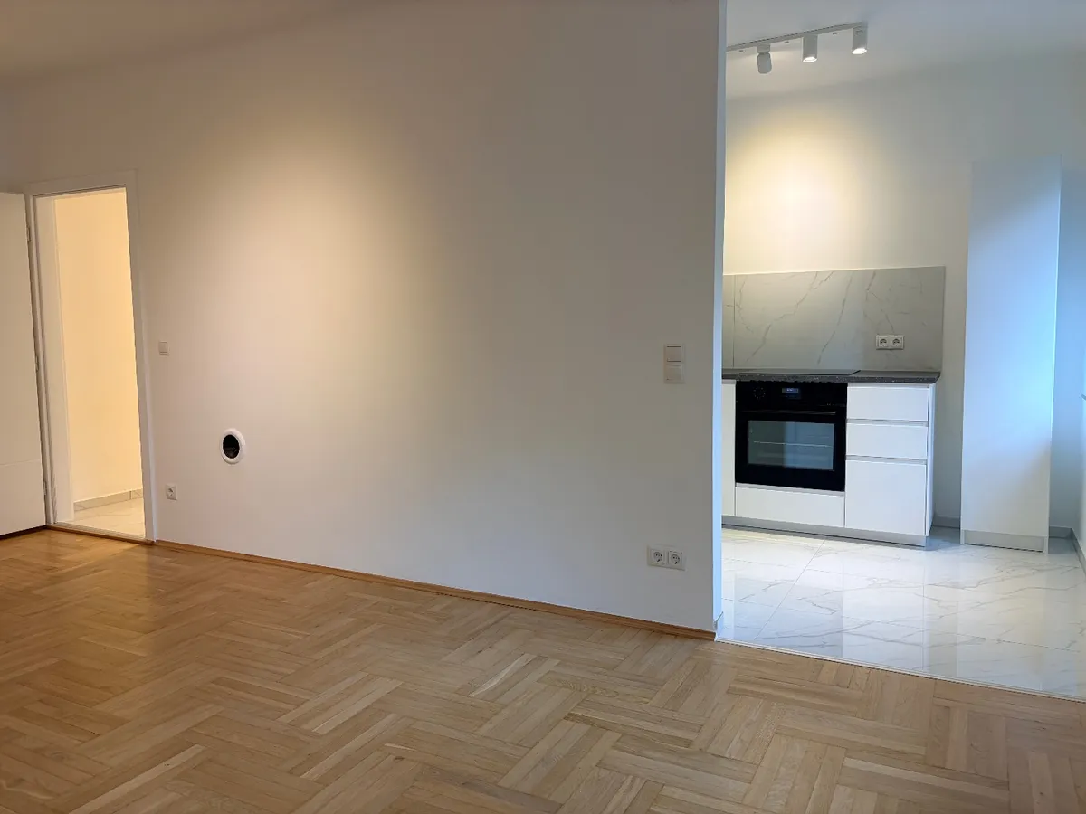 Erstbezug nach Generalsanierung - ruhige 40 m² Wohnung mit neuer Küche und Grünblick - Widok 2