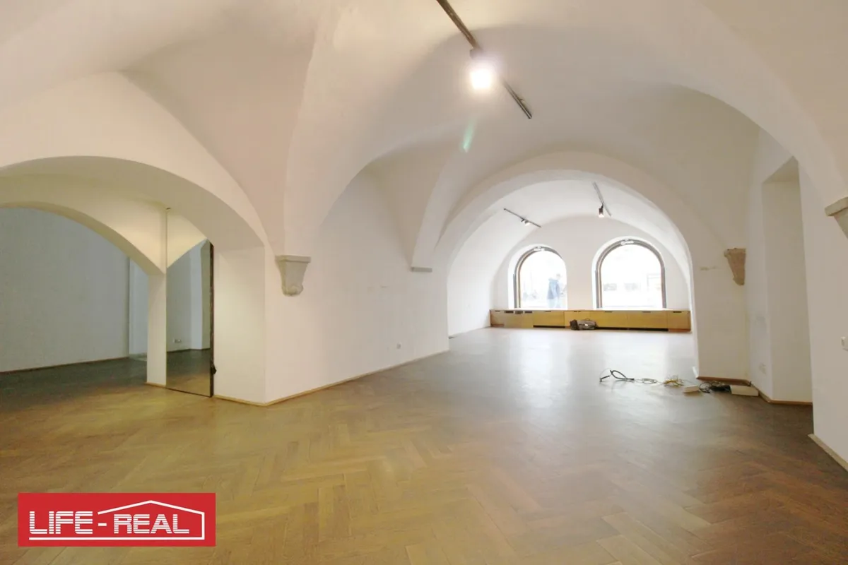 Exklusives Geschäftslokal in bester Lage: Historisches Ambiente im Herzen von Ried - Ansicht 2