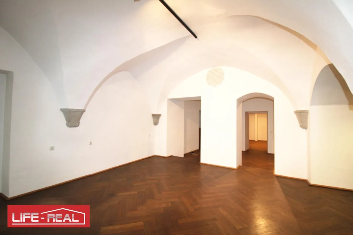 Exklusives Geschäftslokal in bester Lage: Historisches Ambiente im Herzen von Ried - Ansicht 3