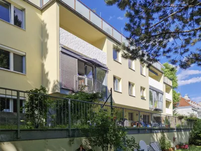 TOLLE GRÜNRUHELAGE: GROßE 3-ZIMMER-WOHNUNG (4 ZI. MÖGL.) MIT 2 LOGGIEN IM 2. LIFTSTOCK MIT GARAGE! – Bild 2
