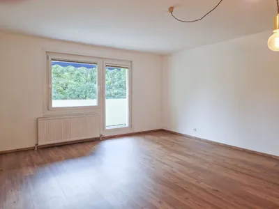 TOLLE GRÜNRUHELAGE: GROßE 3-ZIMMER-WOHNUNG (4 ZI. MÖGL.) MIT 2 LOGGIEN IM 2. LIFTSTOCK MIT GARAGE! – Bild 3