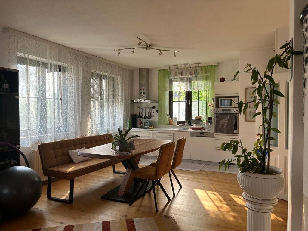 Oberlisse - 157 qm WNFL + 94 qm Keller - 4 Schlafzimmer - alle Zimmer getrennt begehbar! – pohled 2