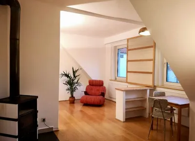 Schöne kleine DG-Wohnung - provisionsfrei