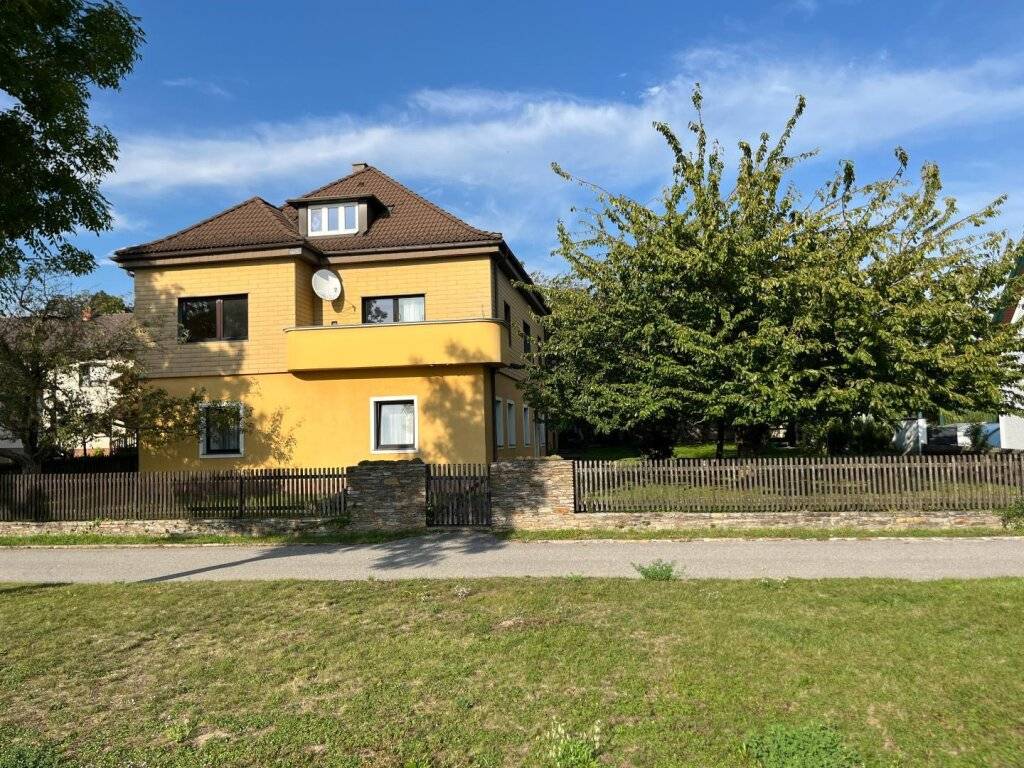 SPITZENPREIS! Idyllisches Haus mit 2 Wohneinheiten in einzigartiger Lage an der Donau Persenbeug Zentrum - möchte aus dem Dornröschenschlaf geweckt werden - Ansicht 2