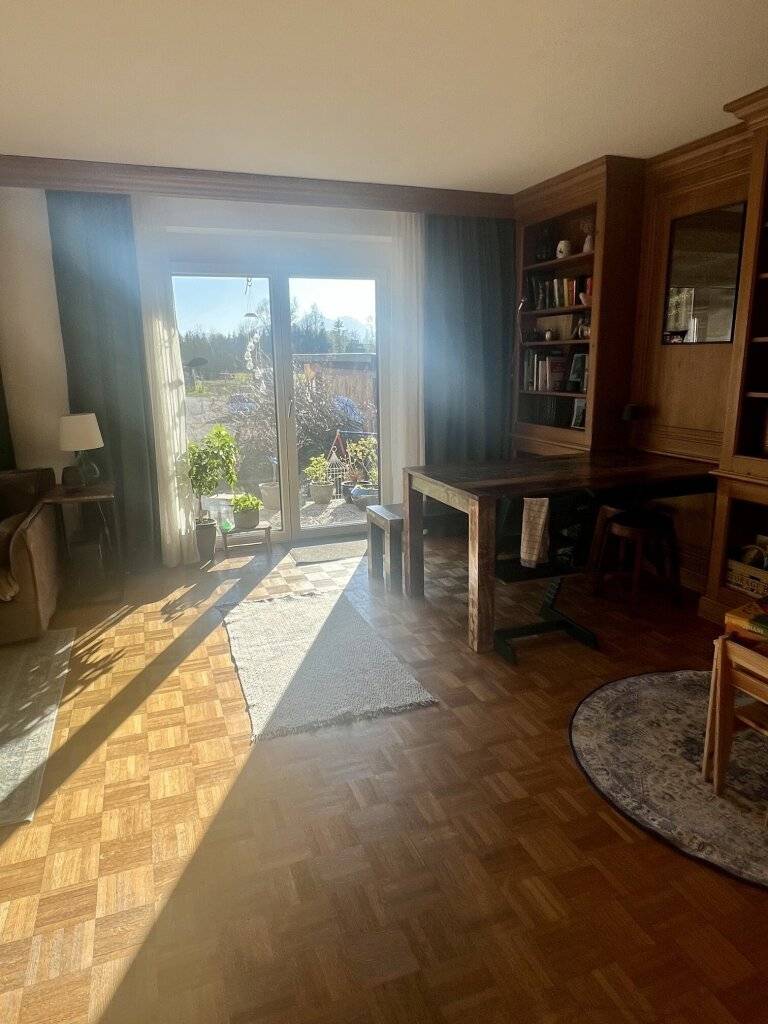 Doppelhaushälfte mit Garage und Garten – pohled 3