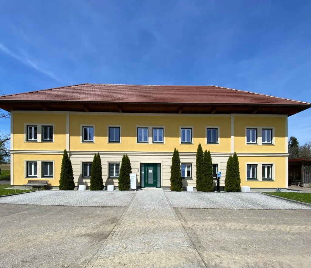 Großzügiges, modernes Büro in beeindruckendem Vierkanthof Nähe A9 - Vista 2
