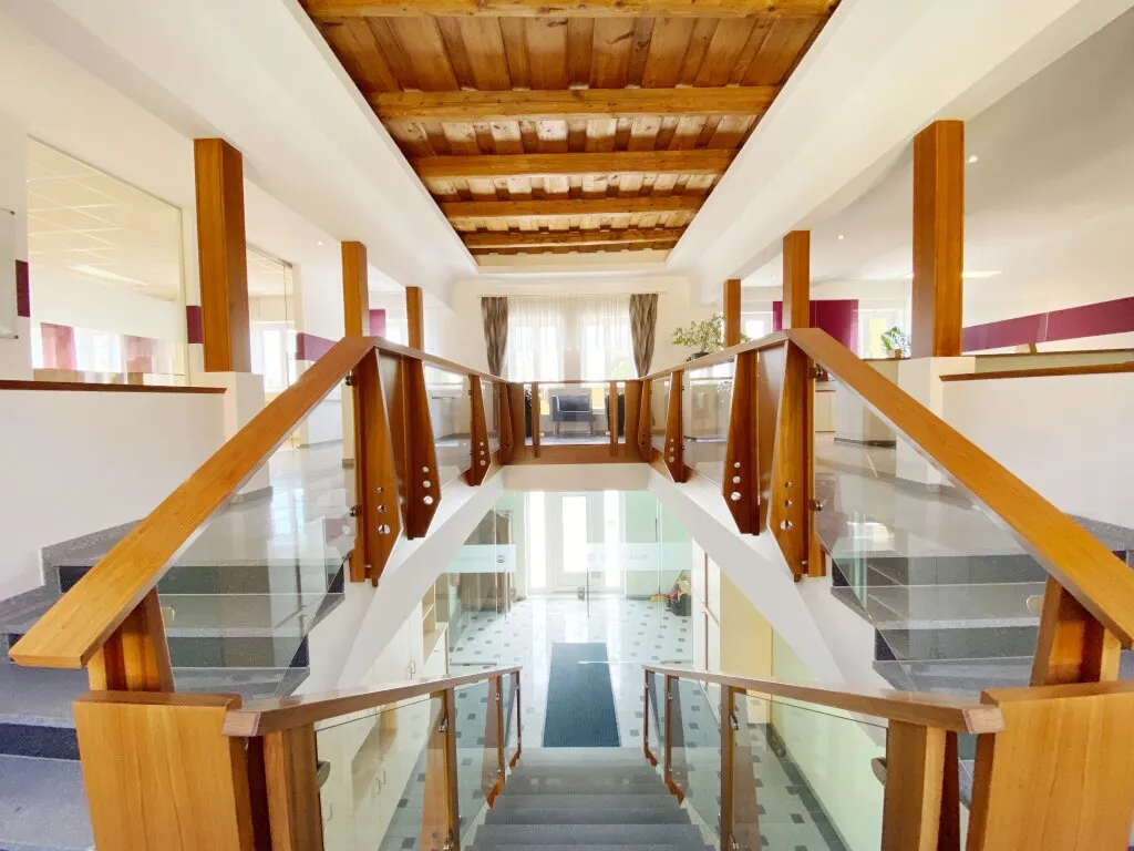 Großzügiges, modernes Büro in beeindruckendem Vierkanthof Nähe A9 - Vista 3