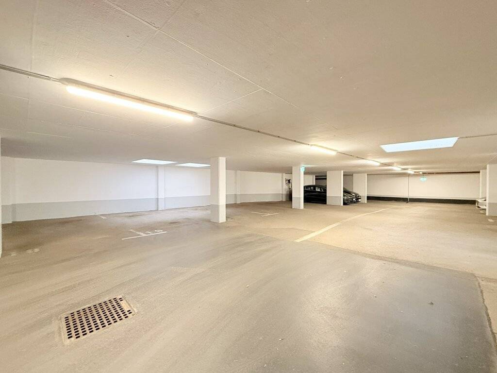 Altmannsdorfer Str. 86-88 - Garagenstellplatz bei Hetzendorf / U6 Schöpfwerk / 62 und Bussen!, Wien