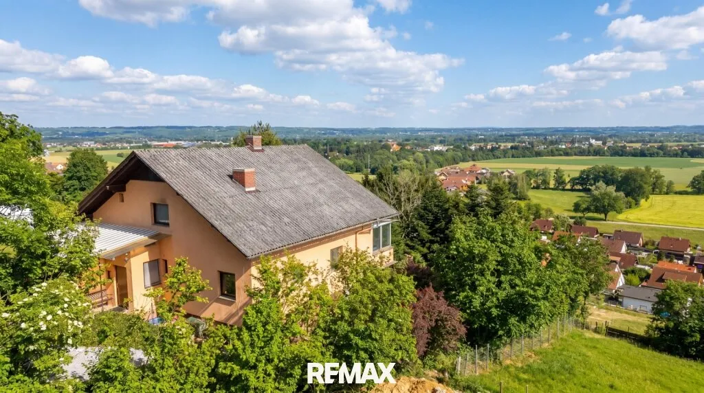 Sonnenhang trifft auf Weitblick! Großzügiges Einfamilienhaus in begehrter Lage von Langaberg - Ansicht 2