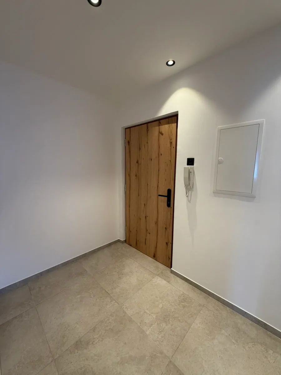 Erstbezug nach exklusiver Kernsanierung ! 75 m² 2 Balkone Stellplatz Kellerabteil - Ansicht 3