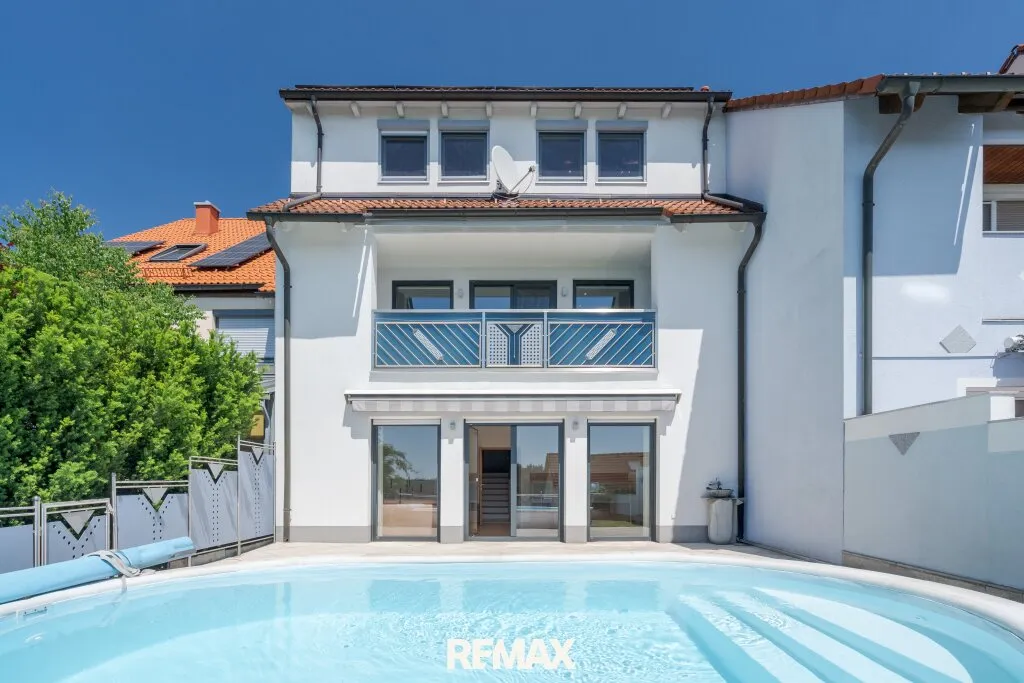 ***Einziehen & Wohlfühlen*** - Großzügiges Reihenhaus mit Panoramablick, Pool & moderner Ausstattung - Ansicht 2