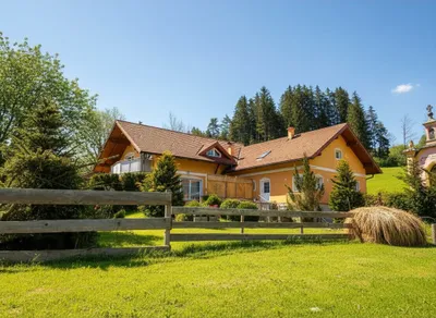 7-Zimmer-Immobilie kaufen in Feldkirchen – 372 m², € 680.000 – Bild 1 von 9