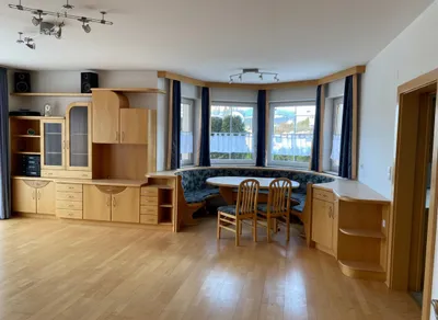 7-Zimmer-Immobilie kaufen in Feldkirchen – 372 m², € 680.000 – Bild 4 von 9