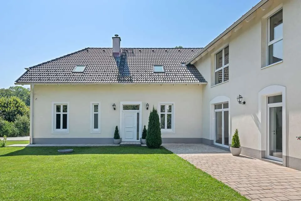 KLOSTERNEUBURG, STILVOLLE LUXUSVILLA - ERSTBEZUG, IN WIENNAHER RUHELAGE - Ansicht 2