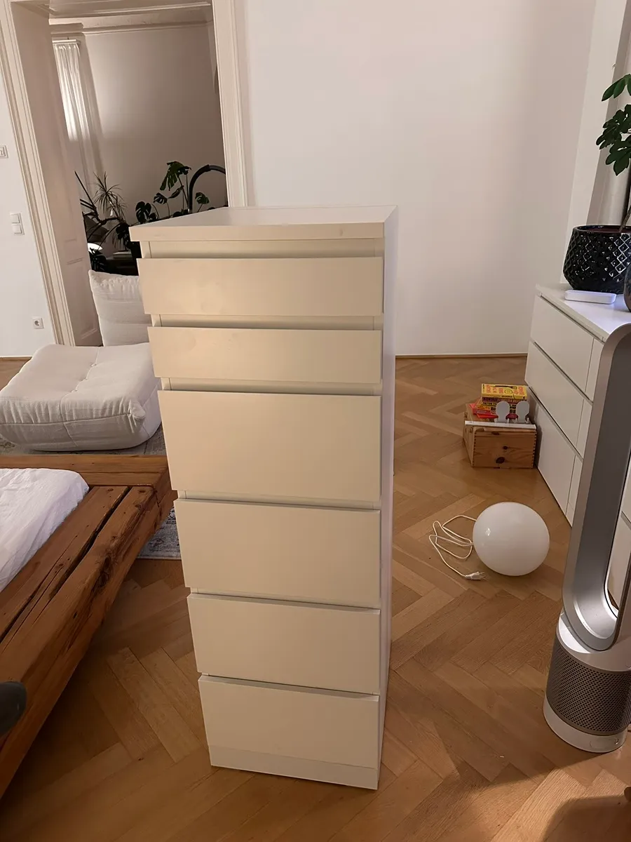 Malm Kommode schmal, € 75,- (6020 Innsbruck)