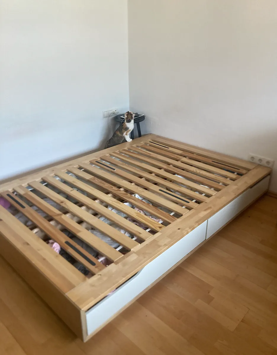Ikea Bett (140x200) mit Schubladen und Lattenrost, € 60,- (6020 Innsbruck)