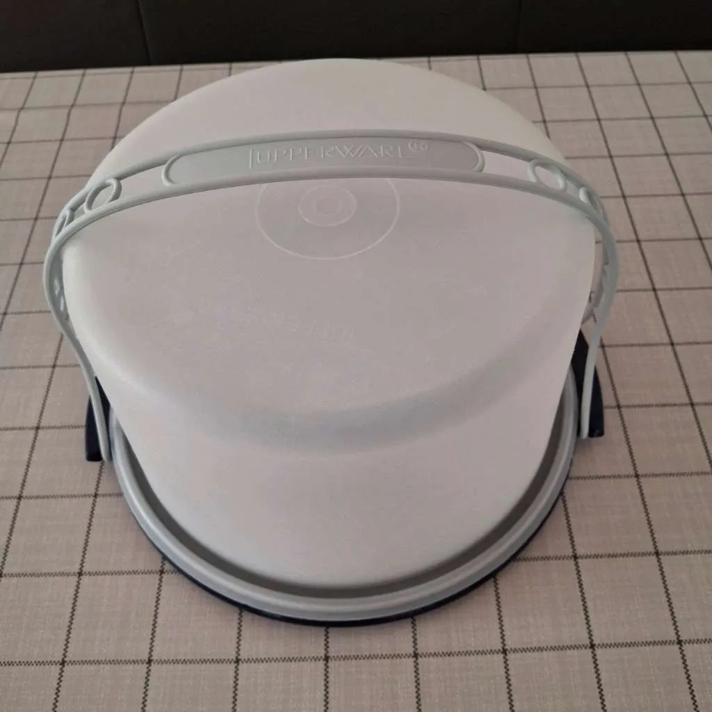 Tupperware Tortenbehälter + Tragegriff - Durchmesser 25cm, H=15cm;, € 39,- (4481 Asten)