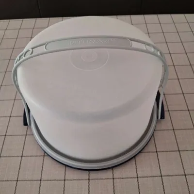 Tupperware Tortenbehälter + Tragegriff - Durchmesser 25cm, H=15cm;, € 39,- (4481 Asten)