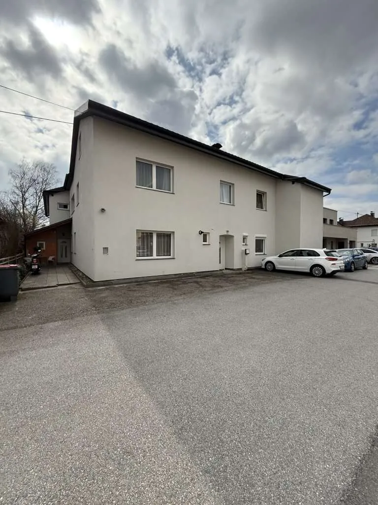 Großzügiges Wohnhaus in zentraler Lage - Ansicht 3