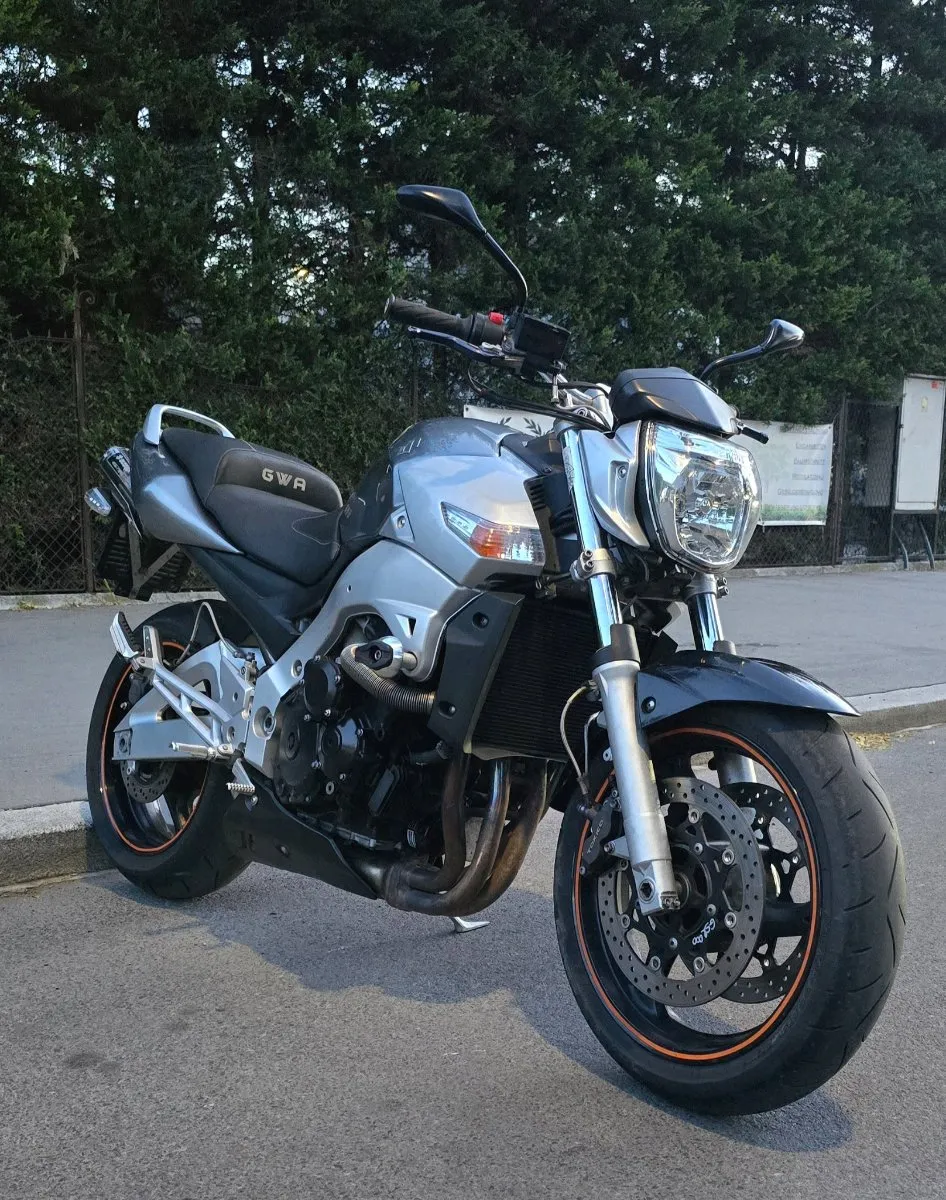 suzuki-gsr-600-yoshimura-naked-bike-willhaben