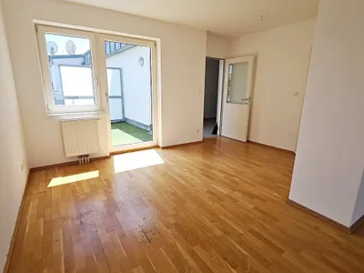 HARDTMUTHGASSE, FERNBLICK, 94 m2 Dachgeschoß mit 12 m2 Terrasse, Wohnküche, 3 Zimmer, Wannenbad, Parketten, WG-geeignet – Bild 2