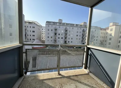 ohne Küche: 2-Zimmer-Loggia-Wohnung in Ruhelage - | Nähe U6 – Bild 2