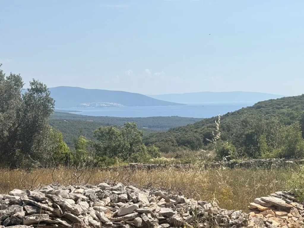 Ihr Traumgrundstücke in der nähe Marčana - 407m² Grünblick für nur 29.000 EUR!