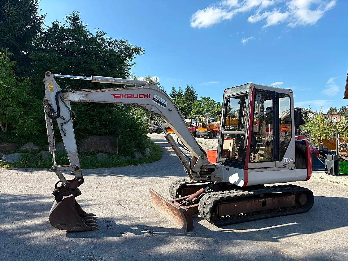 Takeuchi Sonstige